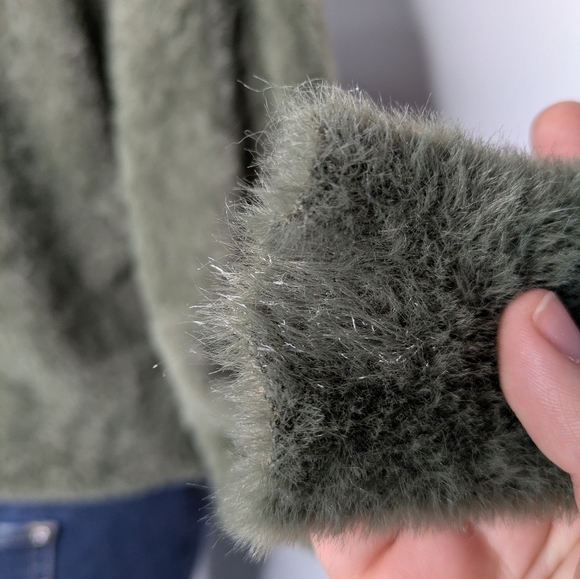 ✨3/$15 Express Green Feather Eyelash Fuzzy Long Sleeve Sweater XS - Picture 6 of 9